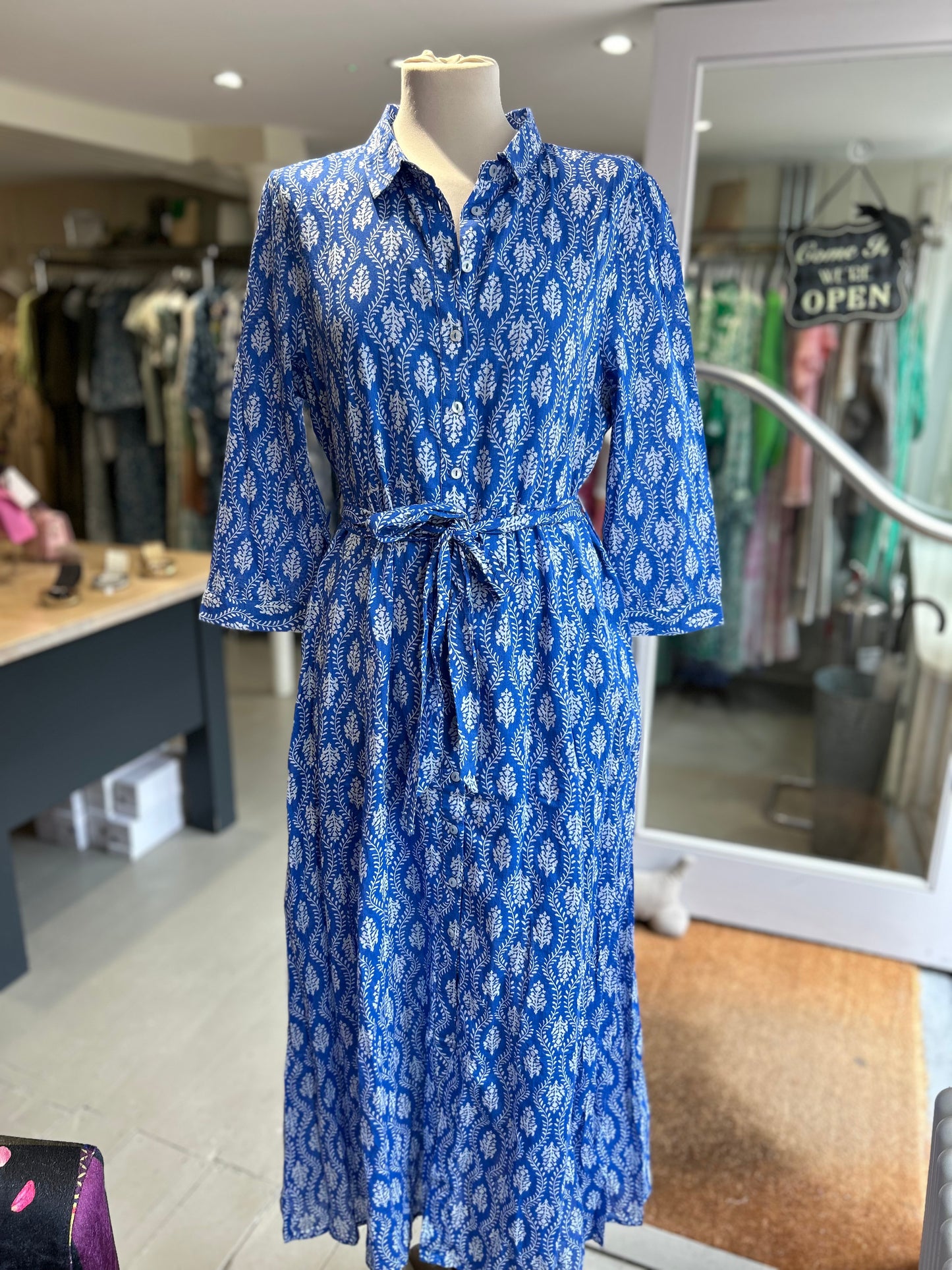Mid-Sleeve Button Down Patterned Shirtdress - Blue & White