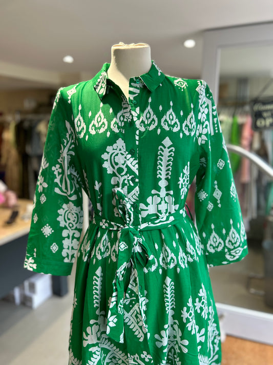 Mid-Sleeve Button Down Patterned Shirtdress - Tropical Green & White