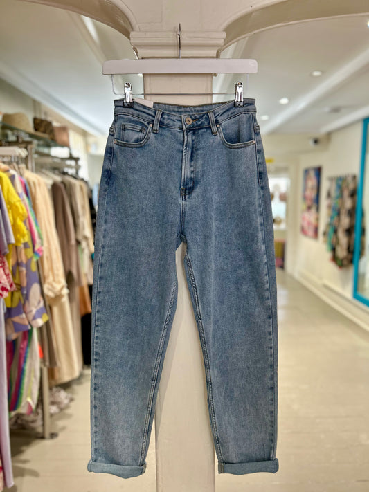 High Waisted Boyfriend Jeans - Mid Wash