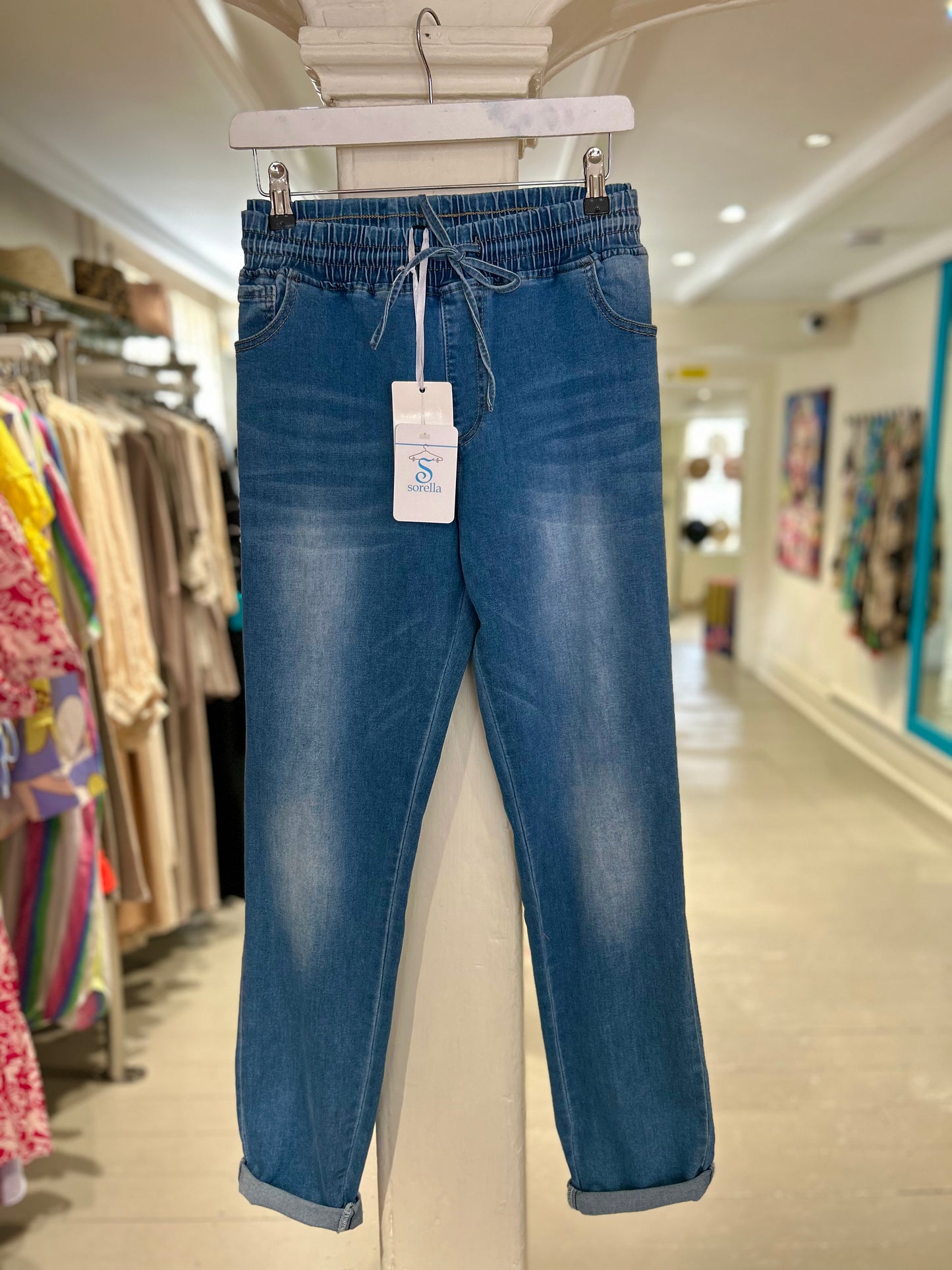High Waisted Boyfriend Jeans with Elastic Waist - Mid Wash